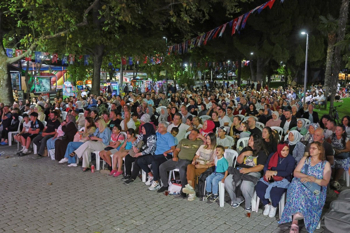 Kültürpark’ta Yeşilçam nostaljisi başladı: Sinema akşamları Bursalıları buluşturdu