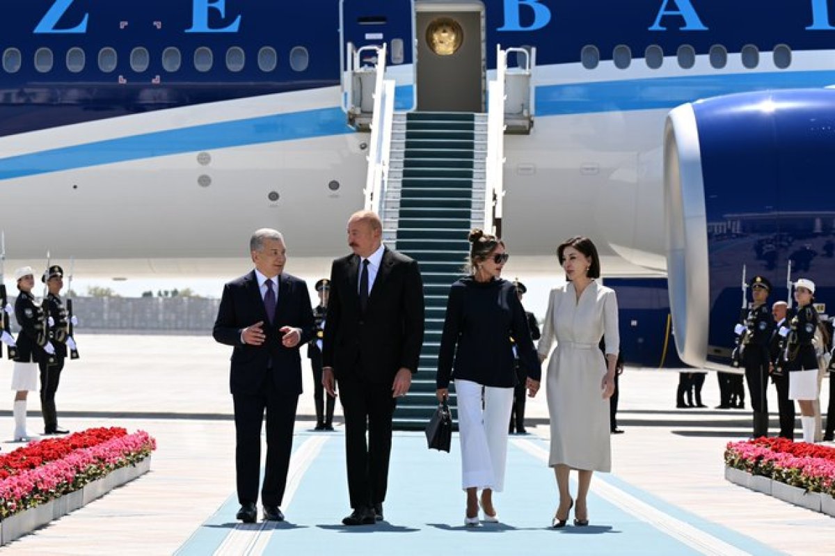 Mirziyoyev, Azerbaycan Cumhurbaşkanı Aliyev’i Taşkent’te Karşıladı